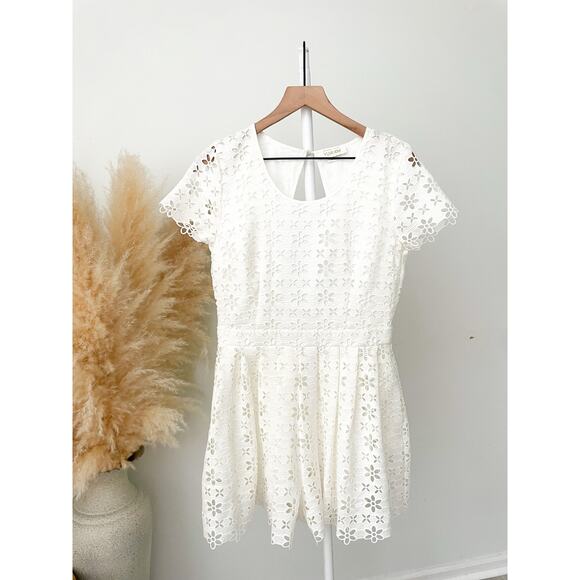 Yumi Kim White Eyelet Romper Medium Jumpsuit - Picture 2 of 8